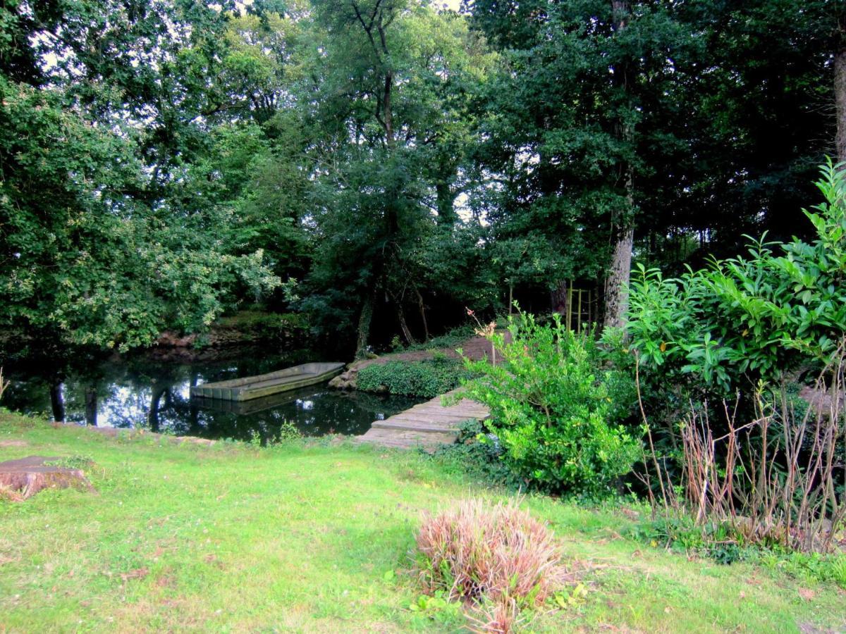 Magnificent Holiday Home With Pool Saint-Paul-du-Bois Zimmer foto